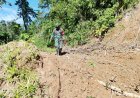 Babinsa kodim Mamasa terjun langsung kelapangan mengecek longsor yang menutupi badan jalan