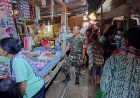 Jalin Komunikasi, Babinsa kodim Mamasa Komsos Dengan Pedagang Di Pasar